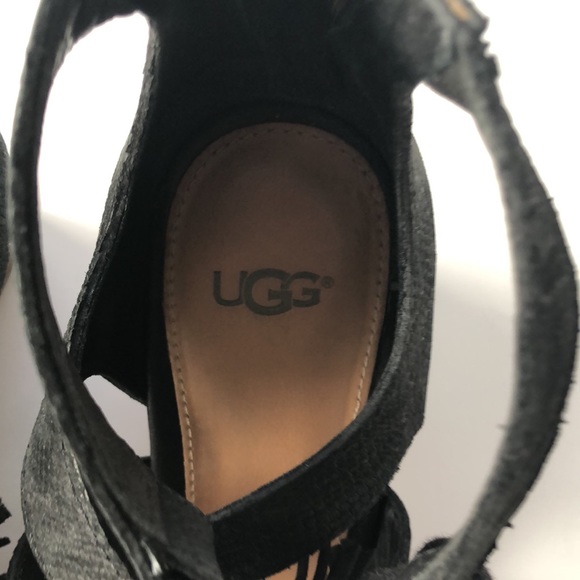 UGG Yasmin Snake Gladiator Wedge Black Leather Sandal Size 7 - Picture 9 of 10